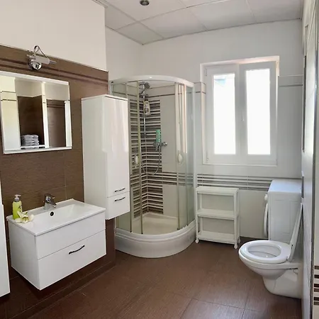 Golden X Cross Apartment